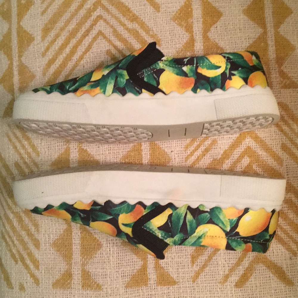 NWOT Betsey Johnson Emmet Sneaker 🍋 - Picture 2 of 4